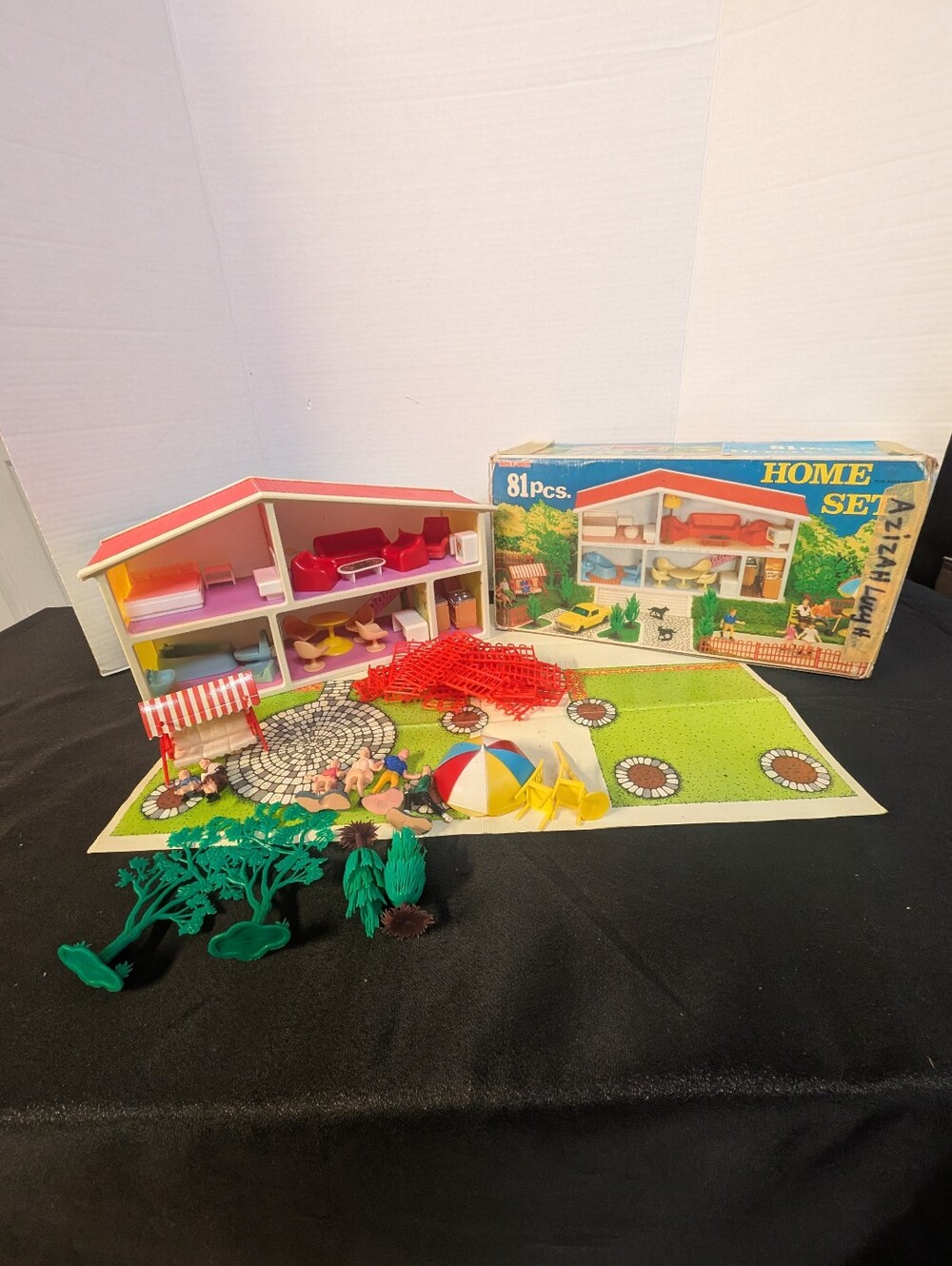Vintage Blue-Box Home Sweet Home Dollhouse # 7701 Playset 50 Plus Pieces
